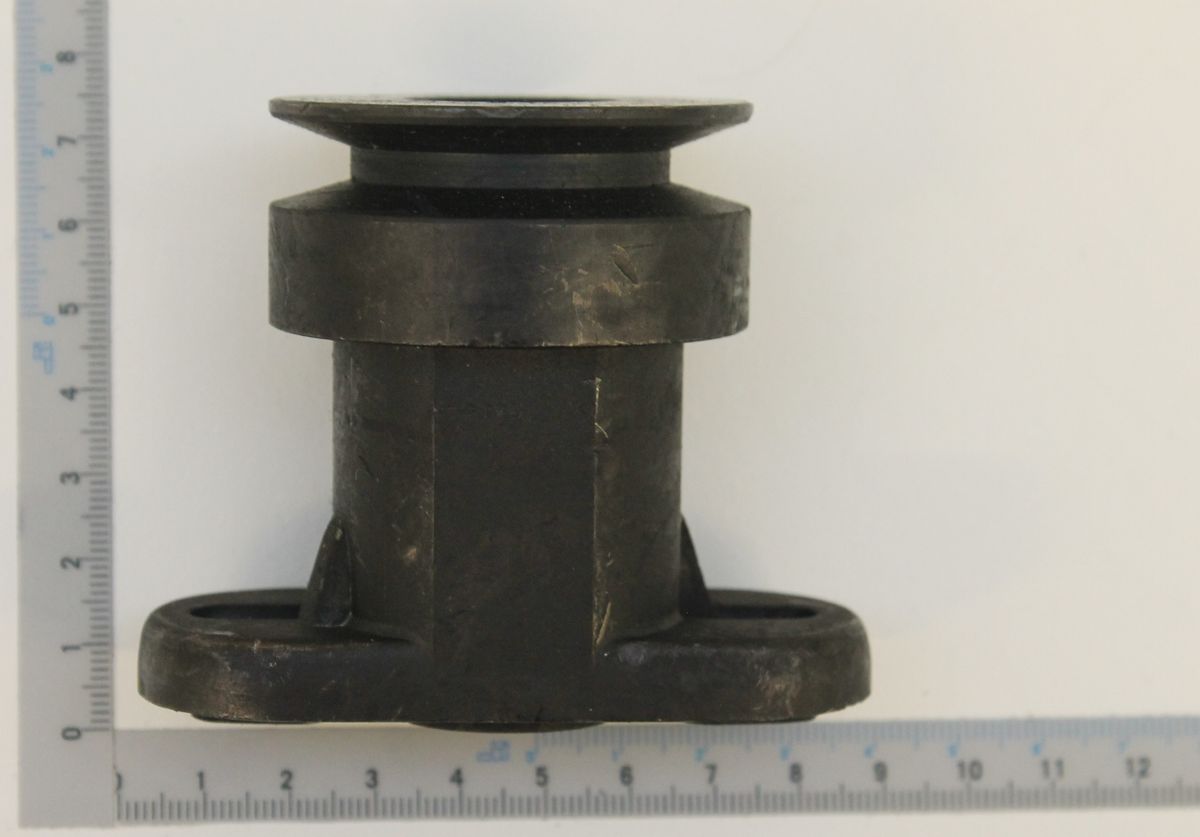 Messeraufnahme Passfeder angegossen, Ansicht von vorne, auf weißem Hintergrund.