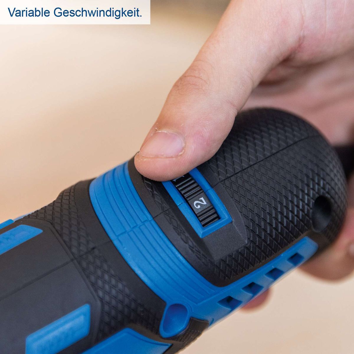 Die Satiniermaschine MRS500 von Scheppach bietet variable Drehzahl für präzises Arbeiten. Ideal für Renovierungsarbeiten und Schleifarbeiten mit Bürstenbreiten von 10-60 mm. Inklusive Schleifbürstenset.