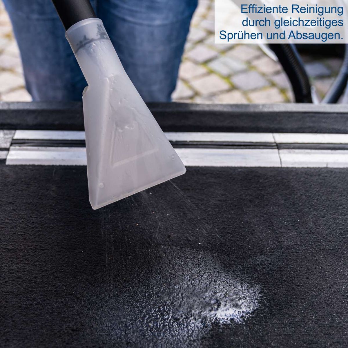 Effiziente Reinigung durch gleichzeitiges Sprühen und Absaugen. Der Scheppach SprayVac20 kombiniert Sprühen und Absaugen für eine gründliche Reinigung.