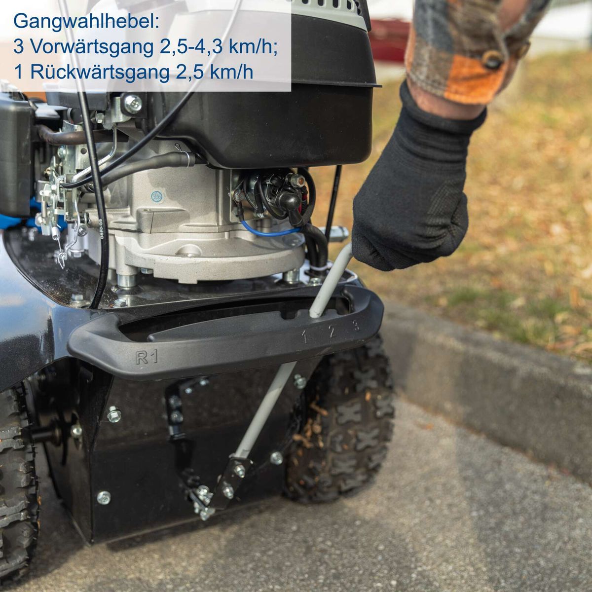 Textangabe zu Gangwahlhebel: 3 Vorwärts- und 1 Rückwärtsgang mit Geschwindigkeiten 2,5–4,3 km/h