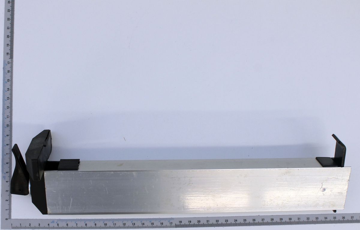 Scheppach-Längsanschlag mit Messskala für präzise Messungen