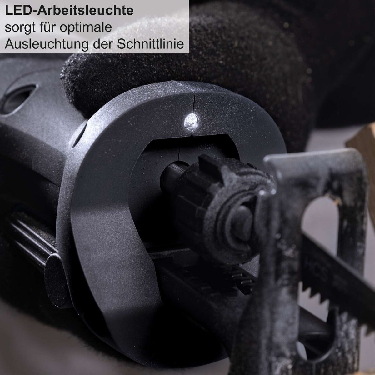 LED-Arbeitsleuchte für präzise Schnittlinienausleuchtung bei Scheppach-Säbelsäge