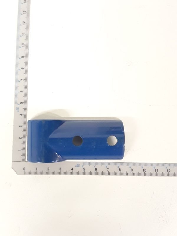 Trägerklemme von Scheppach, seitliche Ansicht mit zwei Löchern.