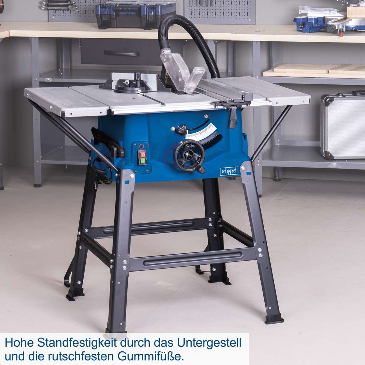 Die Tischkreissäge HS100S von Scheppach bietet hohe Standfestigkeit durch das Untergestell und rutschfesten Gummifüßen.