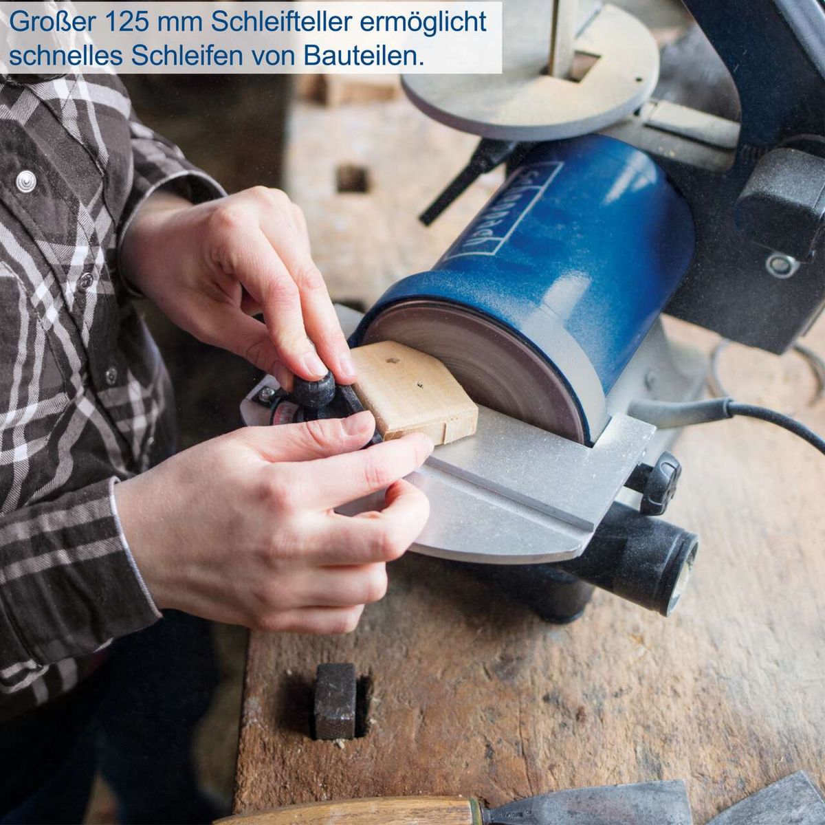 Der Scheppach Band- und Tellerschleifer BTS700 verfügt über einen 125 mm Schleifteller für schnelles Schleifen von Bauteilen.