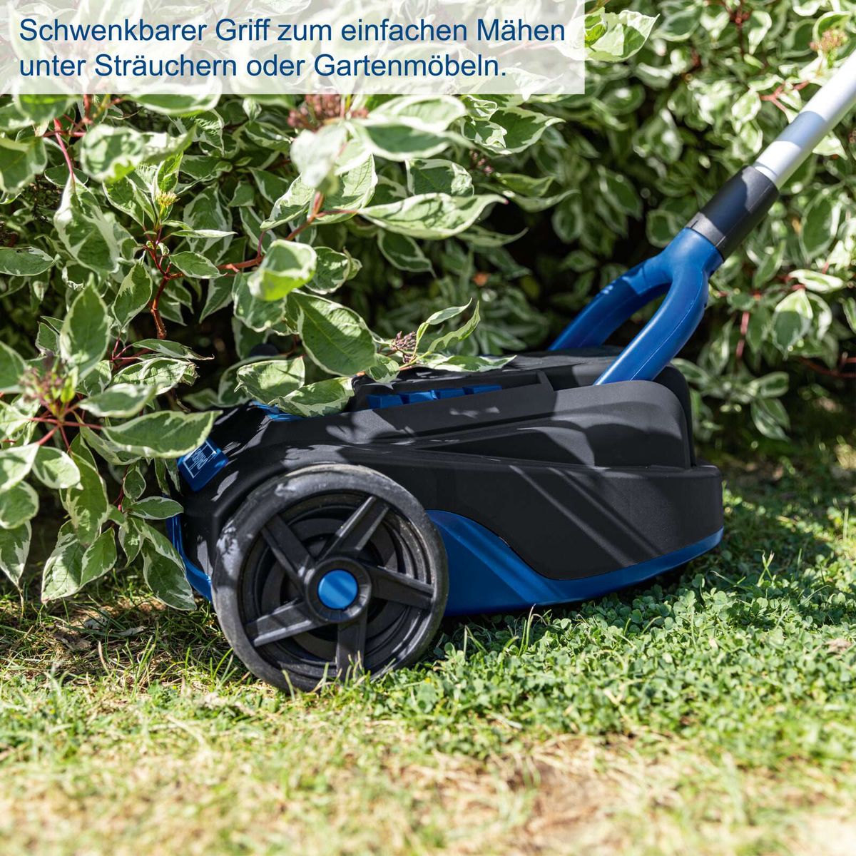 Der Akku-Rasenmäher BC-MP220-X von Scheppach verfügt über einen schwenkbaren Griff zum einfachen Mähen unter Sträuchern oder Gartenmöbeln.