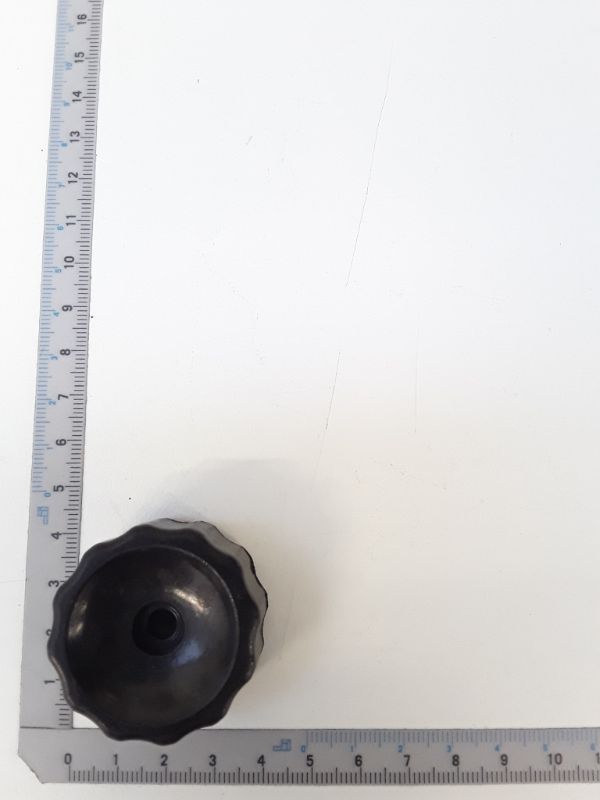 Scheppach-Drehknopf mit gewölbtem Rand, Detailansicht