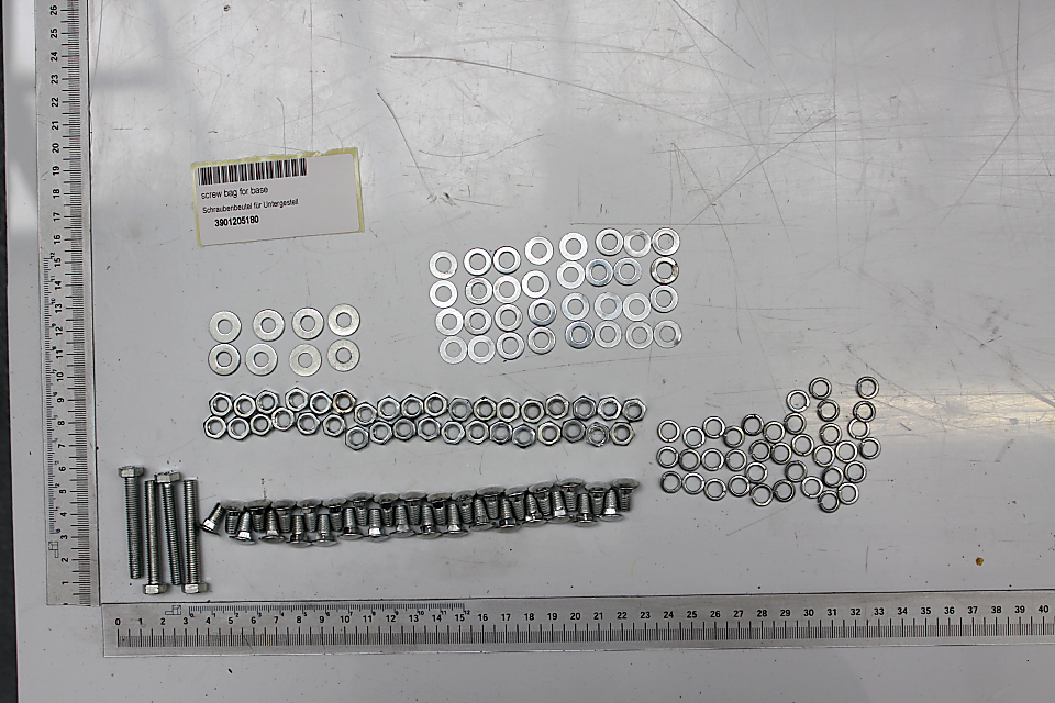 Satz von Schraubenbeutel-Inhalten mit verschiedenen Muttern, Schrauben und Unterlegscheiben