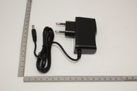 Adapter mit USB-Anschluss und Stecker für Ladegerät