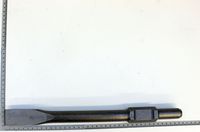 Flachmeißel SDS Max von Scheppach, Ansicht von der Seite, Länge ca. 38 cm.