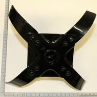 Scheppach-Werkzeug mit schrägem, scharfkantigem Griffteil und Befestigungselementen