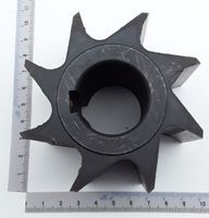 Scheppach-Messerwalze (Teilansicht) – Detailansicht der Zahnform mit Maßband