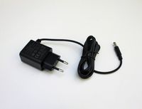 Scheppach-Ladegerät mit USB-Anschluss und Stecker für 20V-Batterie