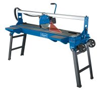 Scheppach-Fliesenschneidemaschine FS4700 mit Arbeitsbett und Bedienelementen