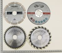 Sägeblatt-Set (Teil der 4er-Sammlung) mit Markierungen für Drehrichtung und Abmessungen (Ø 110 mm, 22 mm) – Scheppach